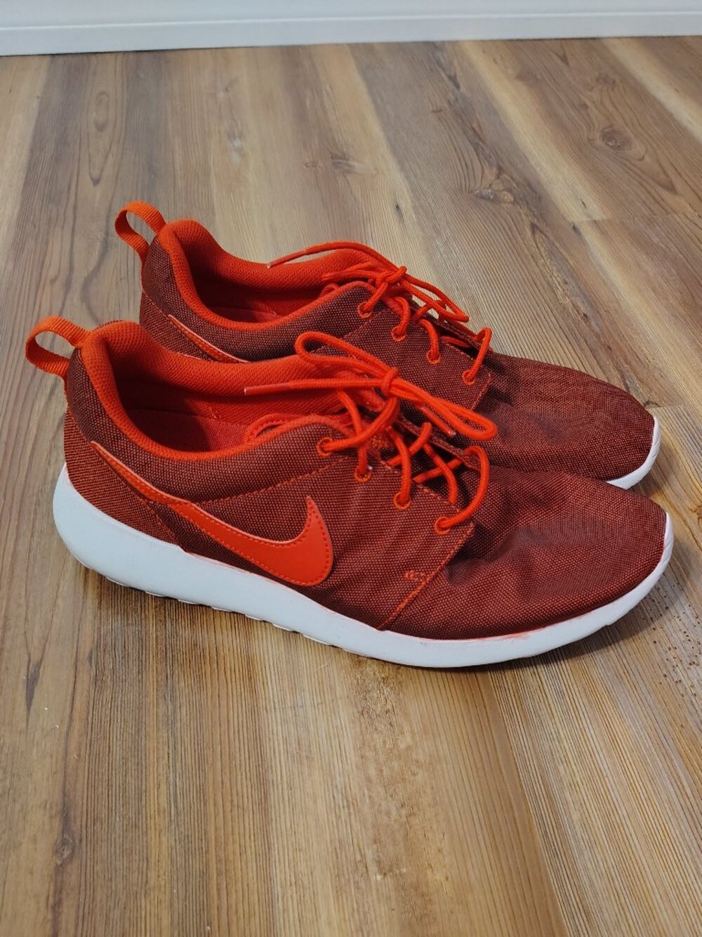 Nike Roshe Run Men's Sneakers Size 11 Style Code 525234-660 Red Tennis Shoes